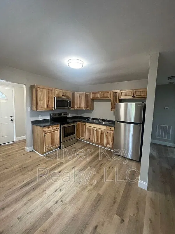 2 bed, 1.0 bath, $1,195 — Photo 4