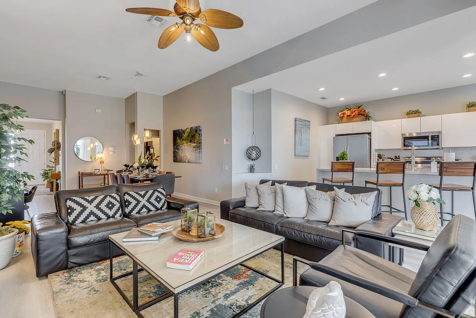 4 bed, 4.0 bath, 1819 sqft, $7,228 — Photo 3