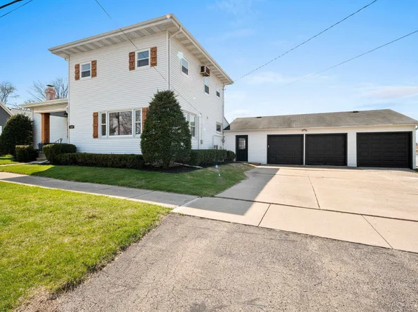 319 Jackson Ave, Omro, WI 54963