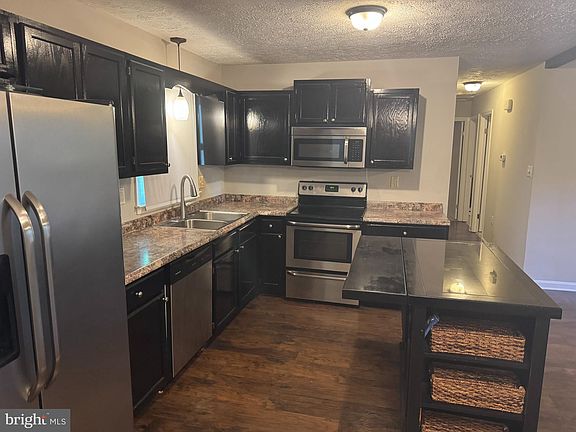 4th image of 9506 Oakridge Ct