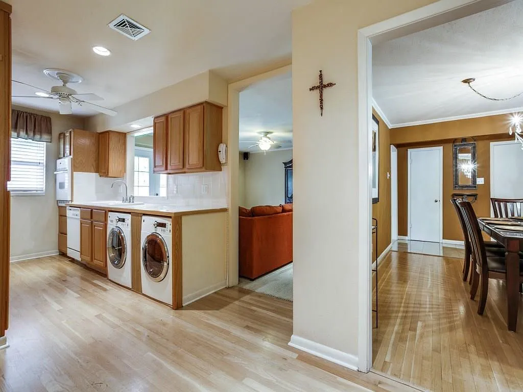 4 bed, 2096 sqft, $3,495 — Photo 4