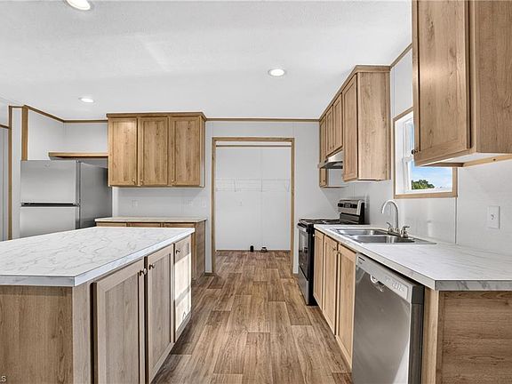 5th image of 3840 Sonnet Dr