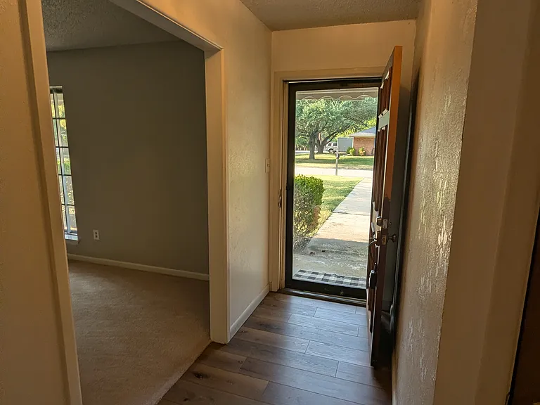 2311 Lange St — Photo 4