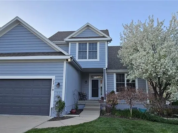 2310 W Forest Dr, Olathe, KS 66061