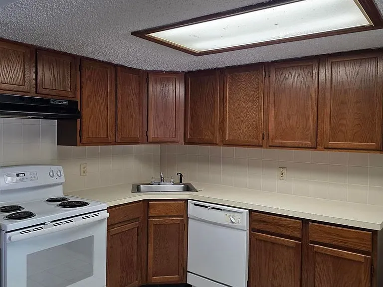 Oakridge Estates — Photo 17