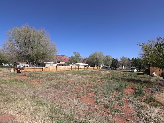 2nd image of 784 W Navajo Dr
