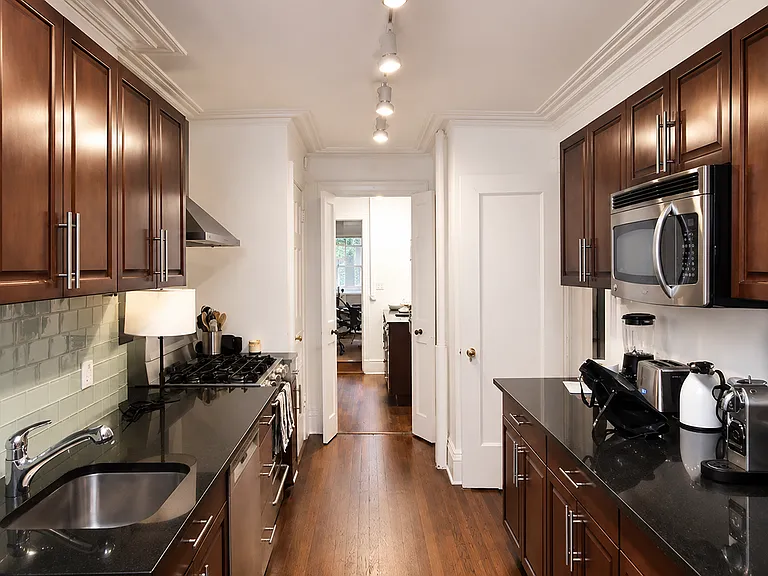 216 E 61st St #THS — Photo 3