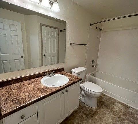5th image of 2775 Tuscany Ln SW #613