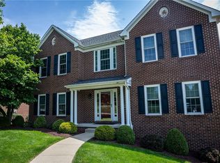 112 Scenic Ridge Dr, Venetia, PA 15367