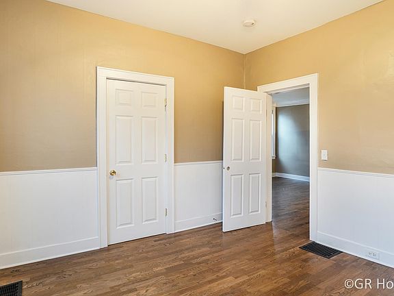 4th image of 900 Fountain St NE #1