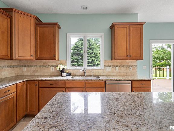 4th image of 5817 Woodland Ave