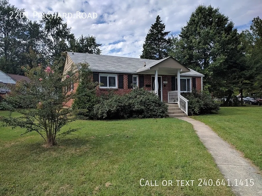 Spacious 4 BR/2 BA Single-Family Home in Wheaton! — Photo 2