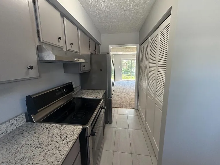 604 & D Eastwood St #A — Photo 12