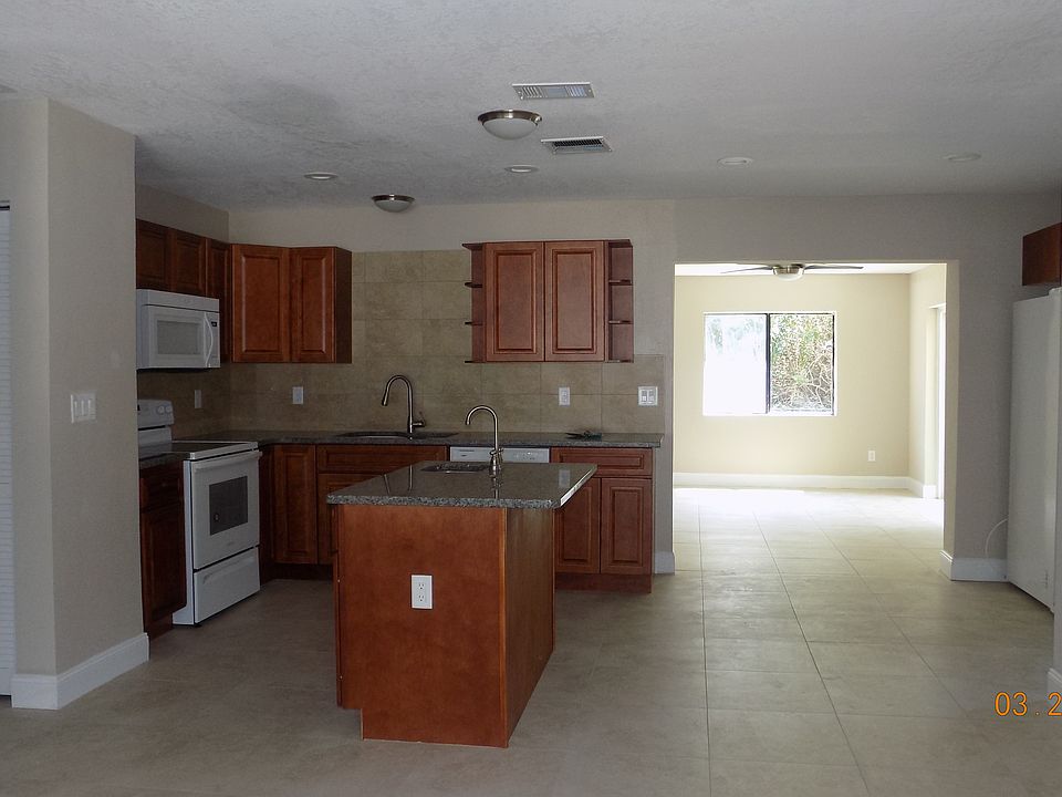 1st image of 2515 Stratford Dr