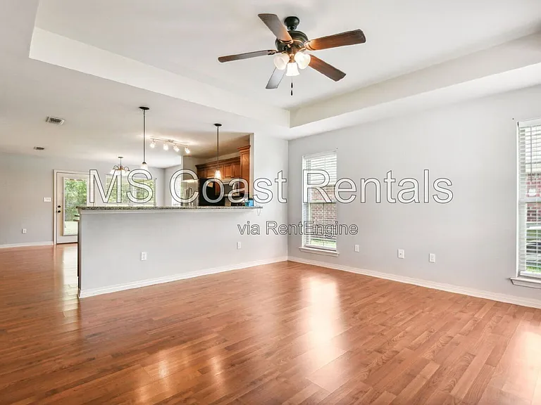 11523 Caroline Ct — Photo 5