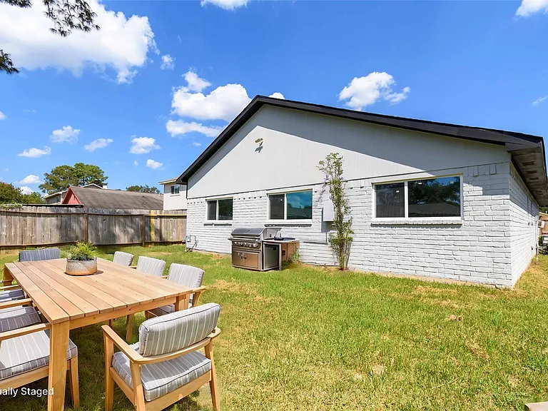 8703 Valley Ledge Dr — Photo 15