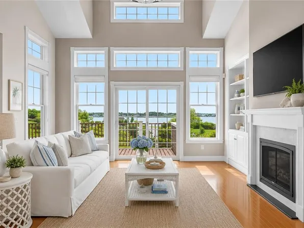 41 Waters Edge Edge #11, Tiverton, RI 02878