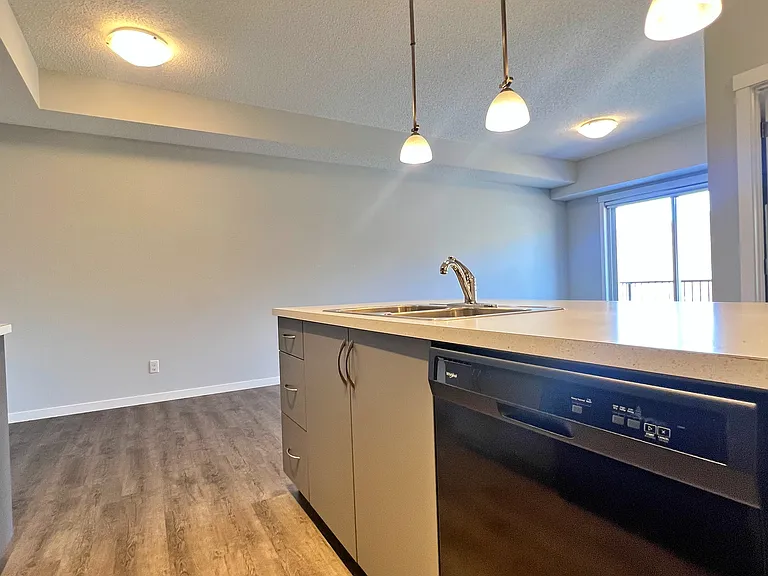213 Mountain St — Photo 16