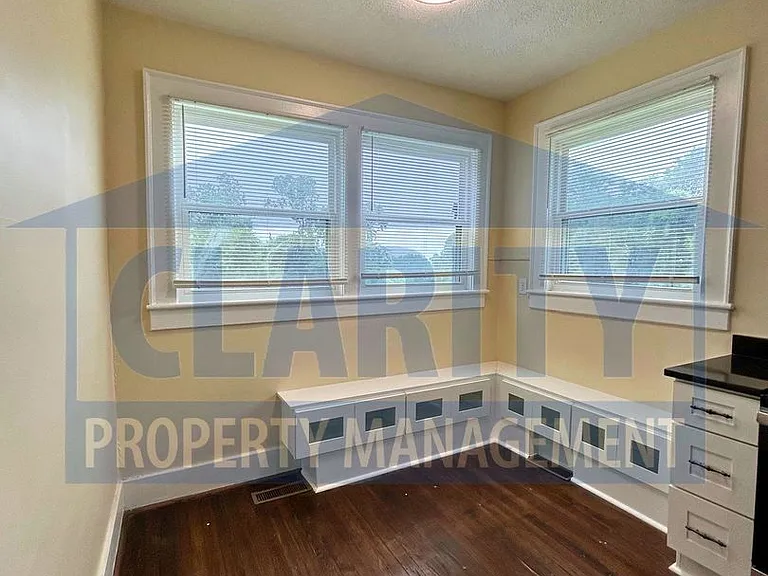 920 East Ave — Photo 11