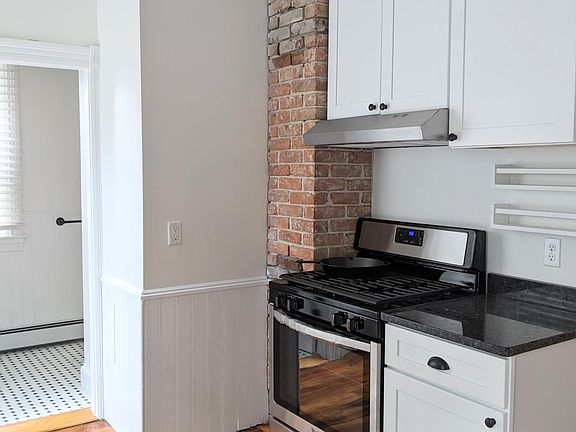3rd image of 15 Violet St Floor 2