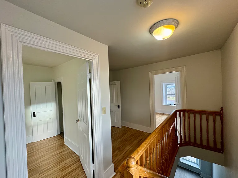 109 Clothier St W — Photo 18