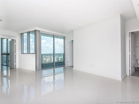 3rd image of 92 SW 3rd St APT 4006