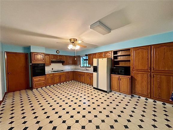 4th image of 1609 Green Valley Rd
