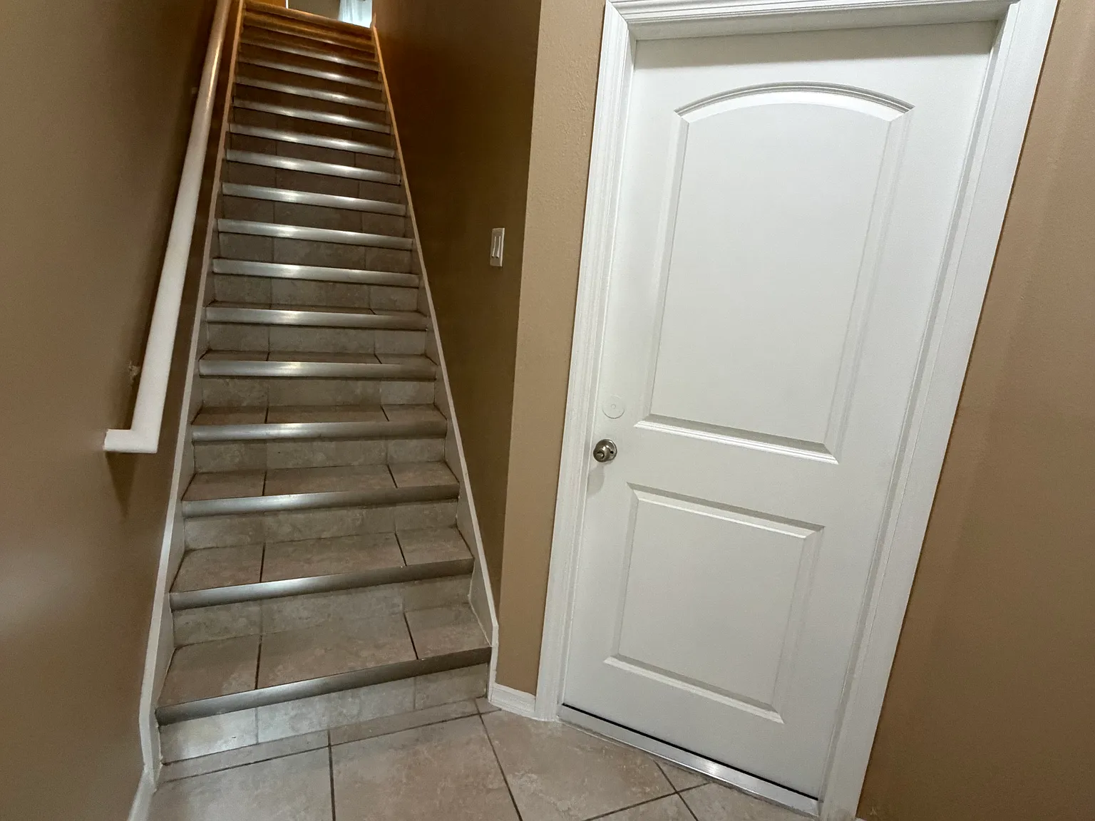 3 bed, 2.5 bath, 1828 sqft, $2,300 — Photo 2