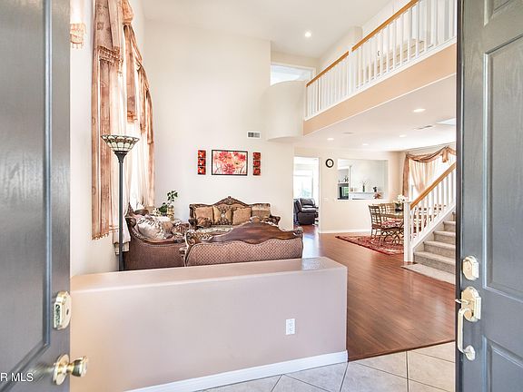 3rd image of 3046 Hollycrest Ave