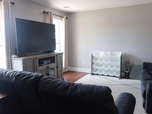 5th image of 1195 Chivalry St