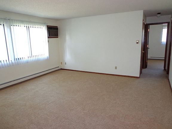 3rd image of 44 Oak St N #8