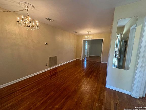 3rd image of 539 KASHMUIR PL