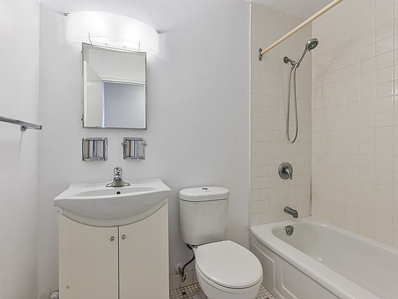 3rd image of 445 Eglinton Ave E #1562681