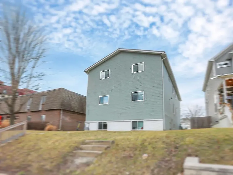1235 Summit St #B — Photo 16