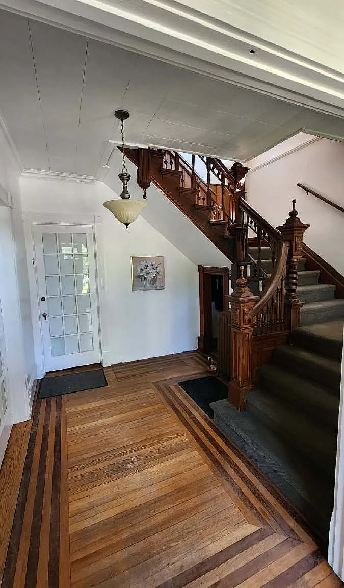 251 E Racine St — Photo 2