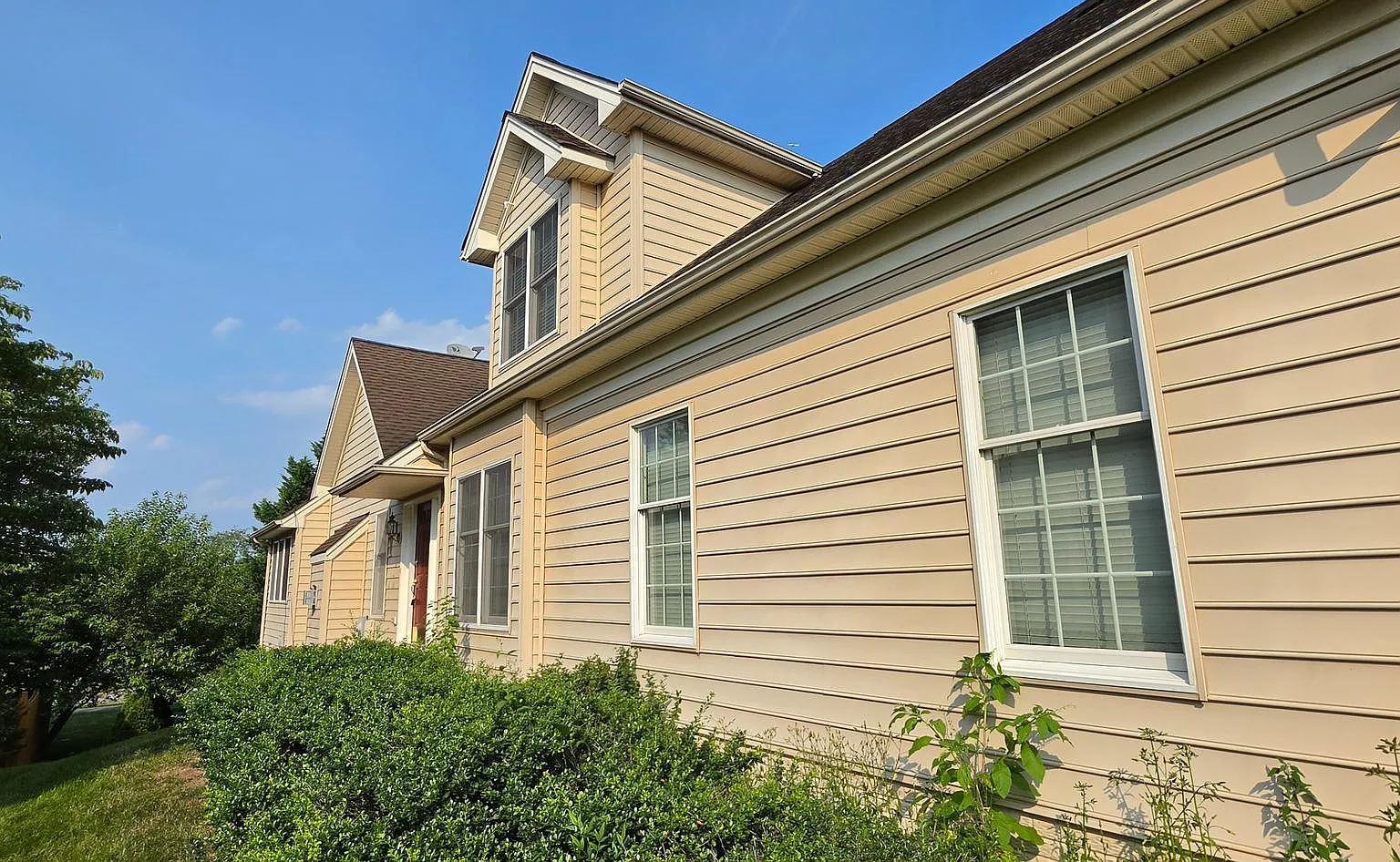 4 bed, 3.5 bath, 3733 sqft, $3,900 — Photo 4
