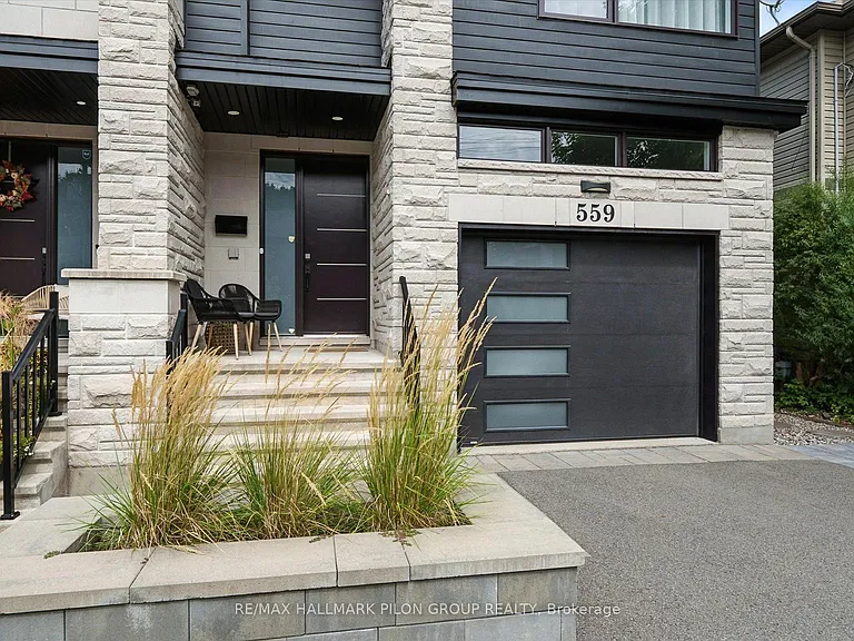 559 Mutual St — Photo 2