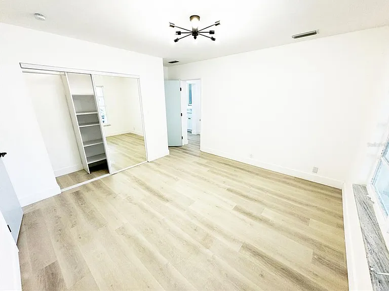 101 S Corona Ave — Photo 15