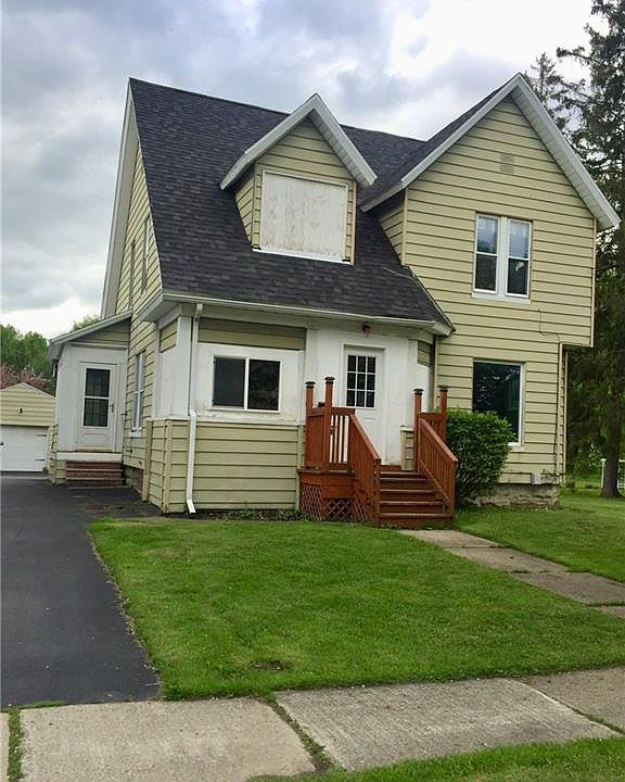 1st image of 135 E Elmwood Ave