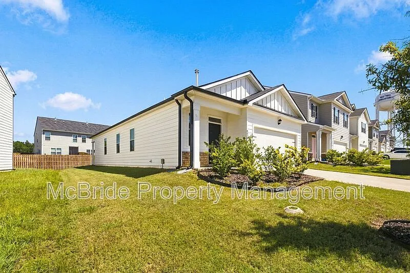 3 bed, 2.0 bath, 1376 sqft, $1,890 — Photo 2