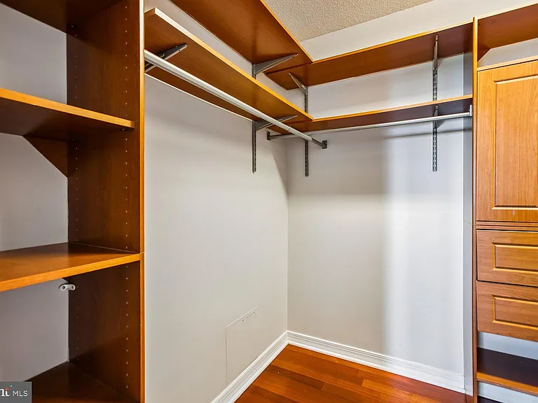 5809 Nicholson Ln #1001 — Photo 33