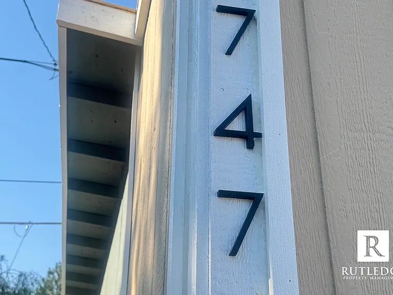 747 Dakota Ave — Photo 10