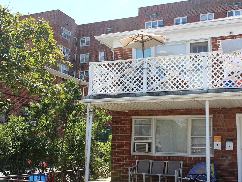 2nd image of 458 East Broadway