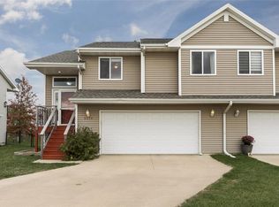 8419 Woodstone Ct SW, Cedar Rapids, IA 52404