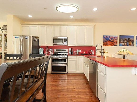 5th image of 33 Chelsea Ct