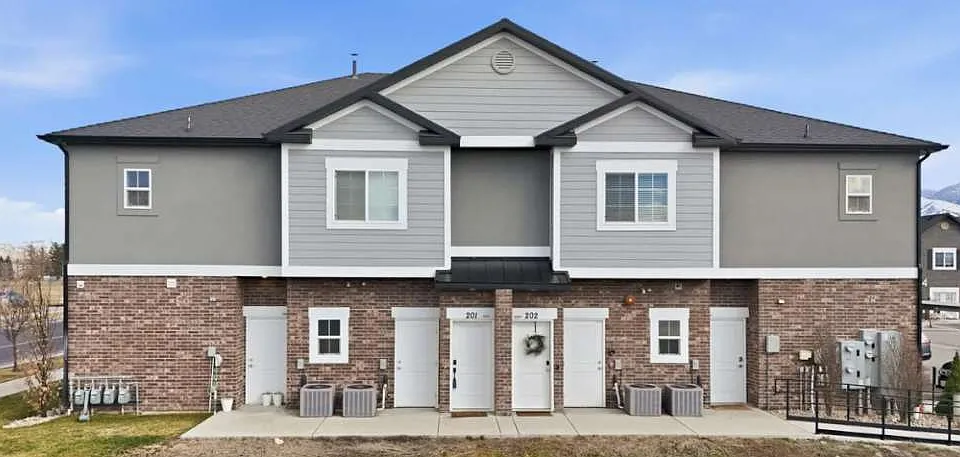 1593 N 160 W #201