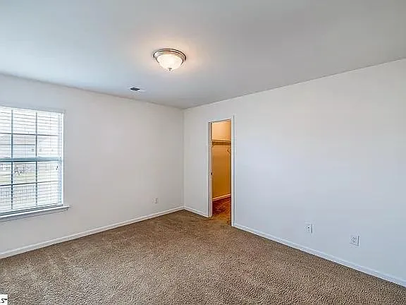 374 Hartleigh Dr — Photo 5