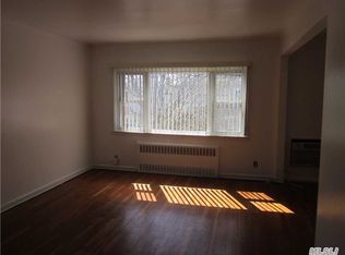 3903 216th St, Bayside, NY 11361
