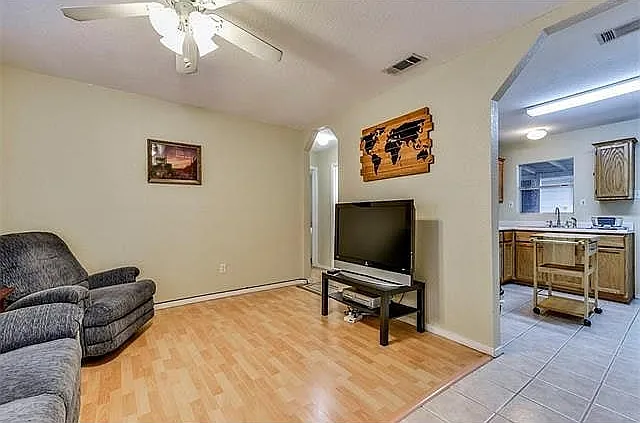 3107 East 14th Street — Photo 2