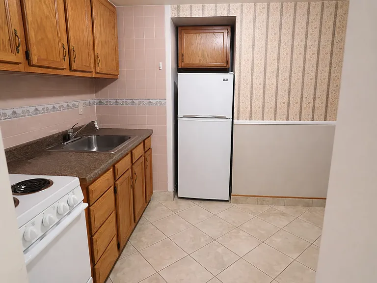 221 N Dithridge St — Photo 4